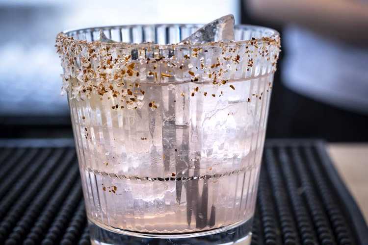 En härlig sommardrink i ett glas