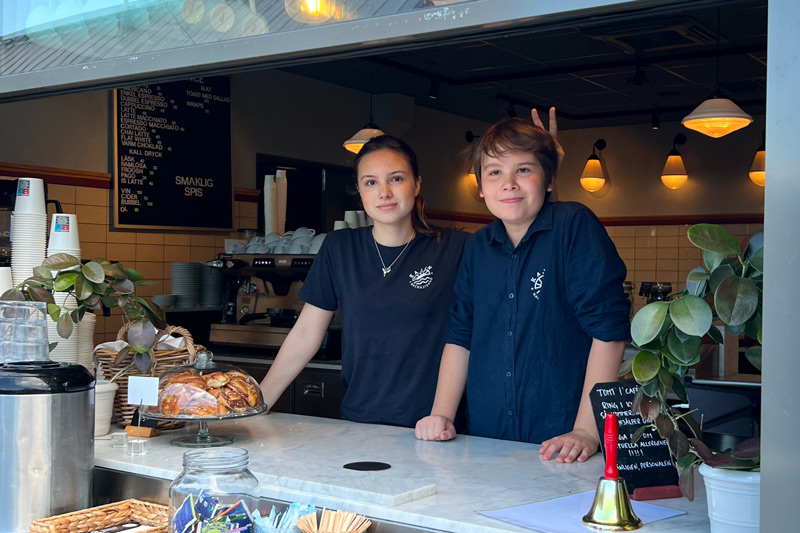 Personal i Fabrikörens Kafé på Kajen i Nacka Strand