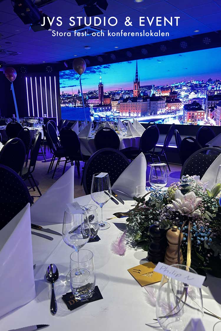 Festsal uppdukat för middag