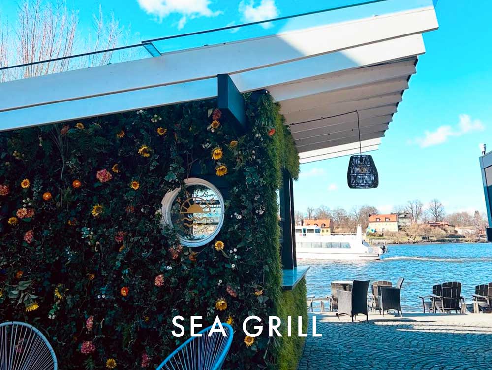 Seagrill uteservering på en somrig dag
